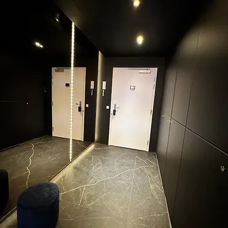 Skyline Elegance With Free Parking