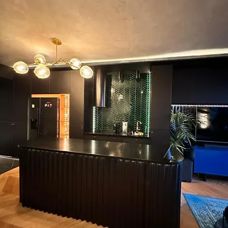 아파트 Skyline Elegance With Free Parking 브라티슬라바