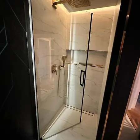 Lägenhet Skyline Elegance With Free Parking