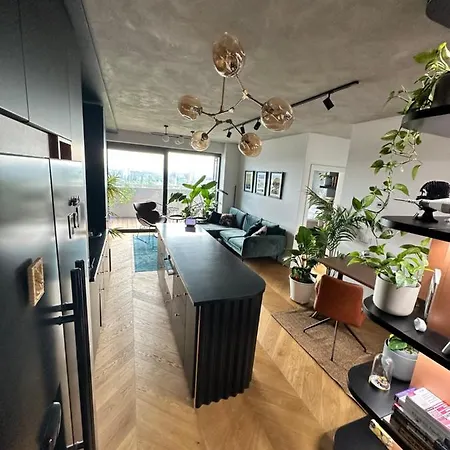 Skyline Elegance With Free Parking