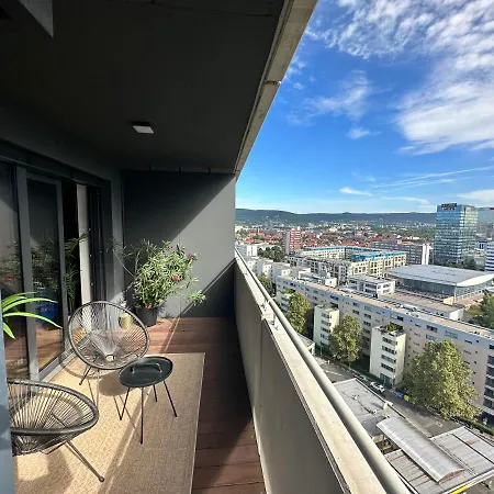 Skyline Elegance With Free Parking Apartmán Bratislava