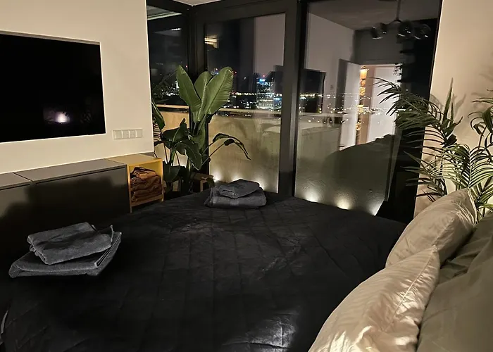 Apartment Skyline Elegance With Free Parking Pressburg