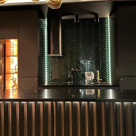 Skyline Elegance With Free Parking Apartamento *