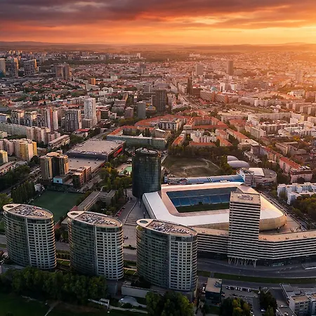 Skyline Elegance With Free Parking * Bratislava